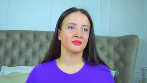 ElinaBellucci online show from April 6, 2026, 4:10 am