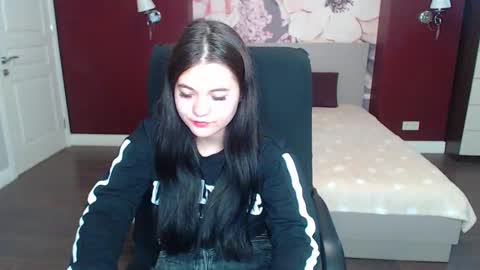 Snapshot of elinamils chatting on March 12, 2025, 9:44 am ElinaMils online show from March 12, 2025, 9:44 am
