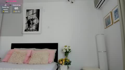 Snapshot of elinamoon_ chatting on July 20, 2026, 5:22 am Elina online show from July 20, 2026, 5:22 am