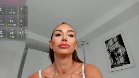 Snapshot of elinamoon_ chatting on July 20, 2026, 10:39 am Elina online show from July 20, 2026, 10:39 am