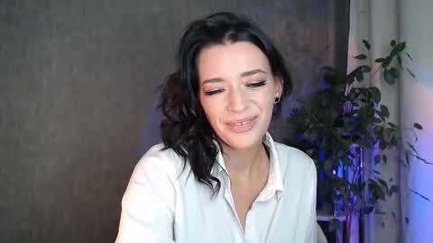 Elina online show from October 22, 2025, 11:59 pm