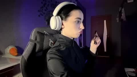 Snapshot of elinorashfield chatting on May 11, 2026, 7:14 am Milica online show from May 11, 2026, 7:14 am