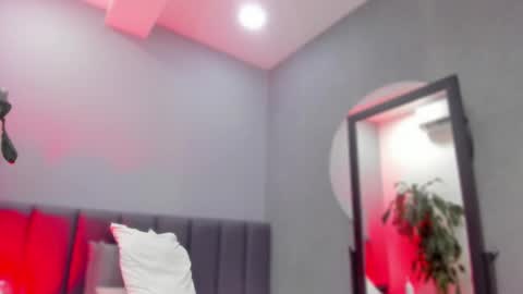 Elisa online show from March 2, 2025, 4:17 am