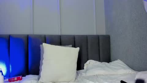 Elisa online show from March 9, 2025, 9:57 pm