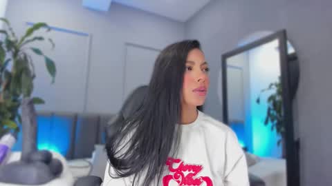 Elisa online show from January 7, 2026, 8:33 pm