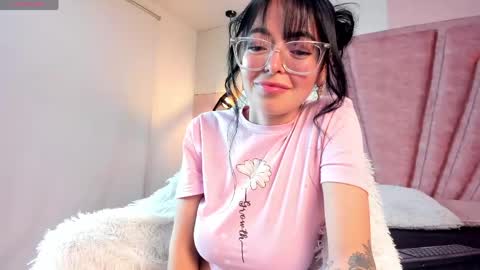 Snapshot of elisa_collins chatting on April 16, 2026, 4:13 am ELISSA online show from April 16, 2026, 4:13 am