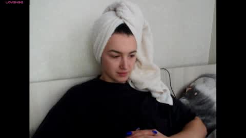 elisa_dove208 online show from December 4, 2025, 6:12 am