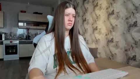 Aletta Oushen online show from November 24, 2025, 9:31 am