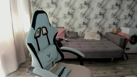 Aletta Oushen online show from April 1, 2026, 10:16 am