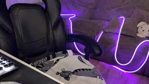 Elisa North online show from February 8, 2025, 1:54 pm