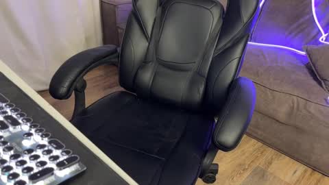 Elisa North online show from February 11, 2025, 2:02 pm