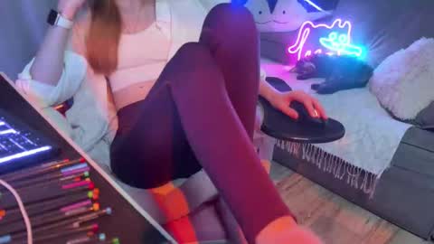 Elisa North online show from September 26, 2025, 5:28 pm