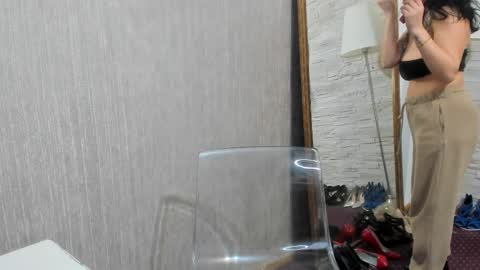 Snapshot of elisabaxter chatting on February 25, 2025, 2:58 am Maria online show from February 25, 2025, 2:58 am