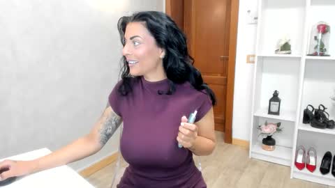 Snapshot of elisabaxter chatting on October 4, 2025, 4:21 am Maria online show from October 4, 2025, 4:21 am