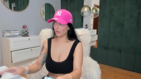 Snapshot of elisabaxter chatting on October 26, 2025, 6:30 am Maria online show from October 26, 2025, 6:30 am