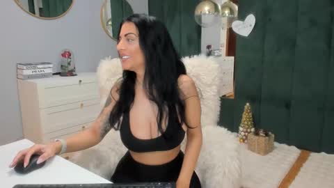 Snapshot of elisabaxter chatting on December 5, 2025, 4:54 am Maria online show from December 5, 2025, 4:54 am