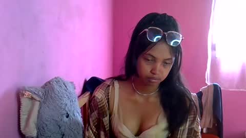 elisah01 online show from May 16, 2026, 5:15 am