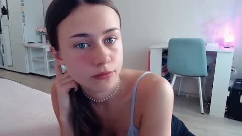 Elis online show from October 17, 2025, 4:48 am