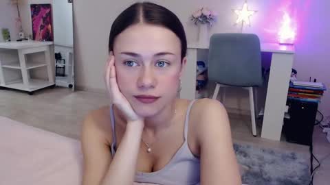 Elis online show from December 21, 2025, 5:14 am