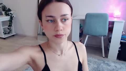 Snapshot of eliscuteblonde chatting on February 24, 2026, 6:11 am Elis online show from February 24, 2026, 6:11 am