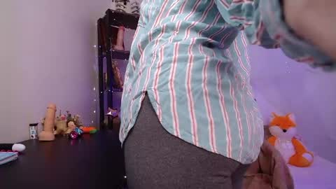 Snapshot of elise_nyx chatting on May 12, 2026, 11:40 am elise_nyx online show from May 12, 2026, 11:40 am