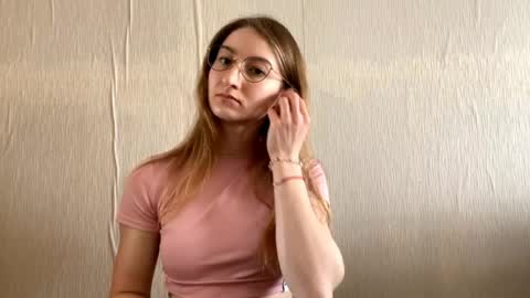 Elisabet online show from April 16, 2026, 9:32 am