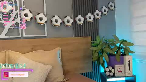 Elise Play Boobs online show from June 12, 2026, 7:02 pm