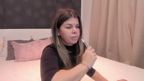 Elly online show from November 24, 2025, 8:08 pm