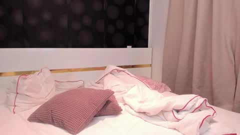 Elly online show from November 25, 2025, 9:48 pm