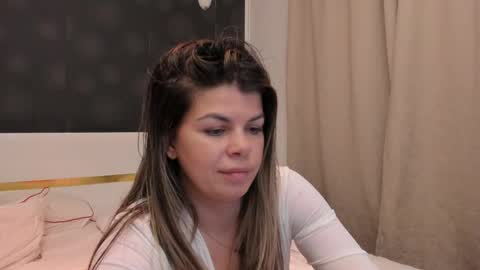 Elly online show from April 17, 2026, 7:28 pm