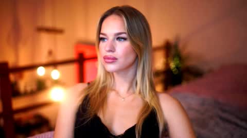 Sunflower  online show from November 6, 2025, 5:25 pm