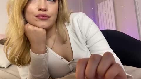 Snapshot of elixiirr chatting on December 20, 2025, 6:59 pm Stephanie online show from December 20, 2025, 6:59 pm