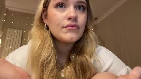 Snapshot of elixiirr chatting on February 9, 2026, 9:41 pm Stephanie online show from February 9, 2026, 9:41 pm