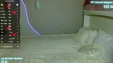 Snapshot of eliz_v_ta chatting on October 1, 2025, 11:11 pm Eliz online show from October 1, 2025, 11:11 pm