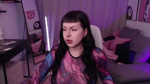 Snapshot of eliza_benet chatting on December 2, 2025, 7:36 am Ari online show from December 2, 2025, 7:36 am