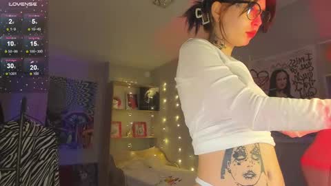 Snapshot of eliza_sadcat chatting on December 23, 2024, 1:13 pm Elizabeth online show from December 23, 2024, 1:13 pm