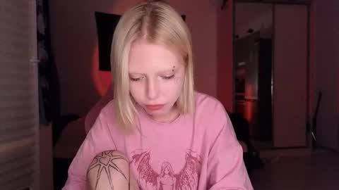 Snapshot of eliza_sadcat chatting on October 9, 2025, 6:17 pm Elizabeth online show from October 9, 2025, 6:17 pm