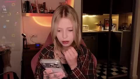 Snapshot of eliza_sadcat chatting on November 26, 2025, 12:06 pm Elizabeth online show from November 26, 2025, 12:06 pm