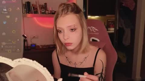 Snapshot of eliza_sadcat chatting on November 27, 2025, 1:24 pm Elizabeth online show from November 27, 2025, 1:24 pm