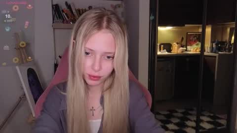 Snapshot of eliza_sadcat chatting on December 17, 2025, 2:45 pm Elizabeth online show from December 17, 2025, 2:45 pm