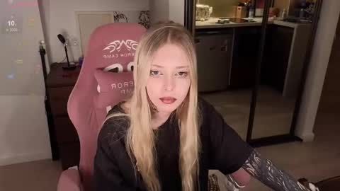 Snapshot of eliza_sadcat chatting on January 6, 2026, 4:32 pm Elizabeth online show from January 6, 2026, 4:32 pm