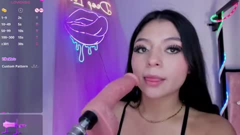 Elizabeth online show from November 21, 2025, 2:43 am