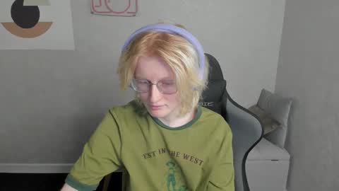 Snapshot of elizabeth_harpper chatting on September 16, 2025, 1:17 am Elizabeth online show from September 16, 2025, 1:17 am