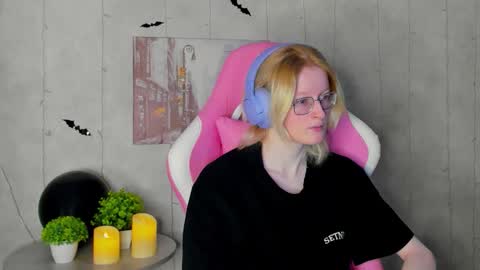 Snapshot of elizabeth_harpper chatting on November 4, 2025, 1:05 am Elizabeth online show from November 4, 2025, 1:05 am