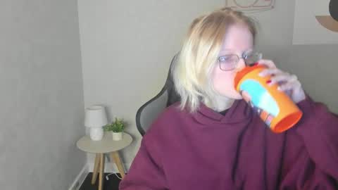 Snapshot of elizabeth_harpper chatting on November 18, 2025, 1:11 am Elizabeth online show from November 18, 2025, 1:11 am