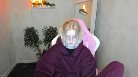 Snapshot of elizabeth_harpper chatting on November 20, 2025, 1:39 am Elizabeth online show from November 20, 2025, 1:39 am