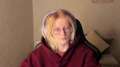 Snapshot of elizabeth_harpper chatting on November 25, 2025, 1:05 am Elizabeth online show from November 25, 2025, 1:05 am