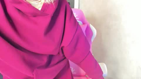 Snapshot of elizabeth_harpper chatting on December 1, 2025, 12:59 am Elizabeth online show from December 1, 2025, 12:59 am