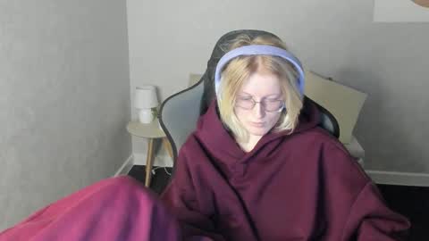 Snapshot of elizabeth_harpper chatting on December 2, 2025, 1:00 am Elizabeth online show from December 2, 2025, 1:00 am