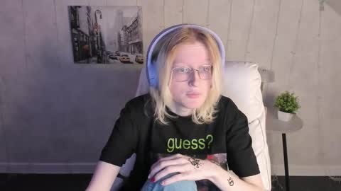 Snapshot of elizabeth_harpper chatting on December 3, 2025, 1:35 am Elizabeth online show from December 3, 2025, 1:35 am